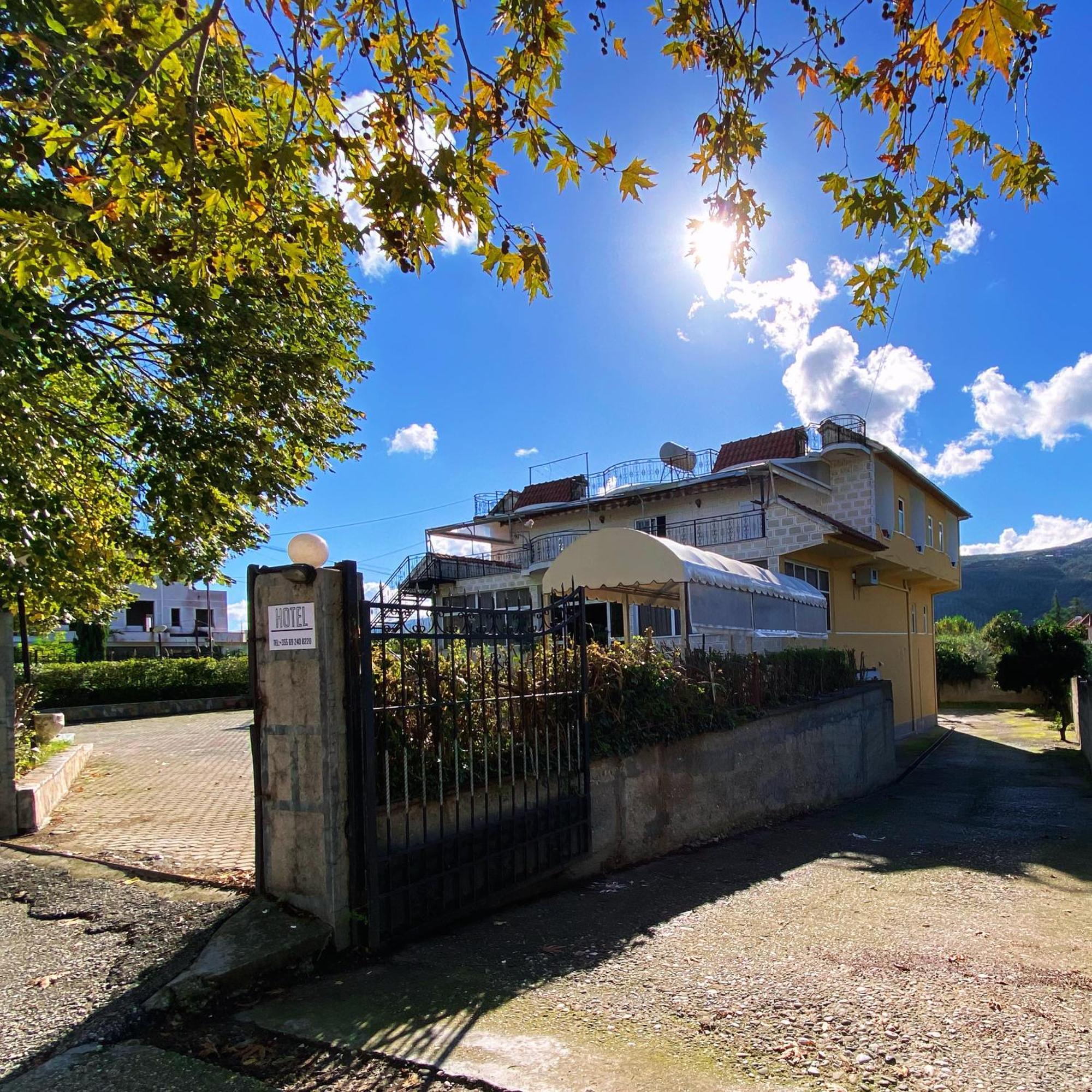 Hotel Belind Berat Extérieur photo